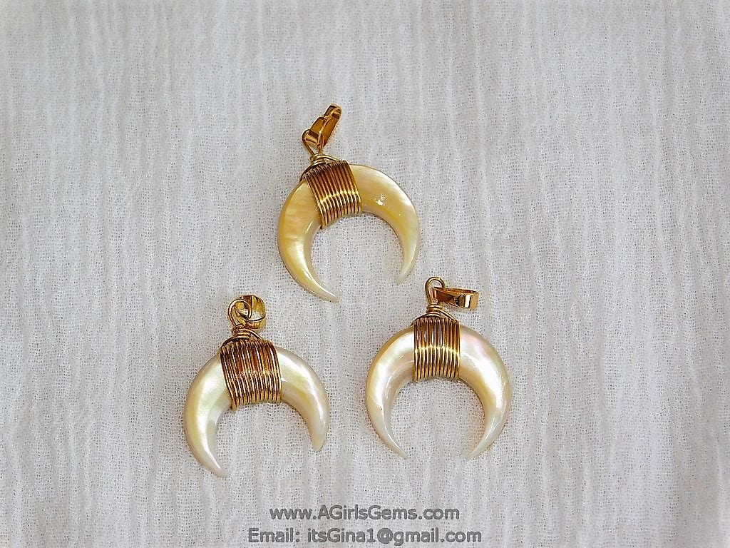 Crescent Moon Charms, Soft Yellow Natural Shell Mini Double Horn Charms #940, 20 mm Gold Wire Horn Boho Pendant DIY Jewelry