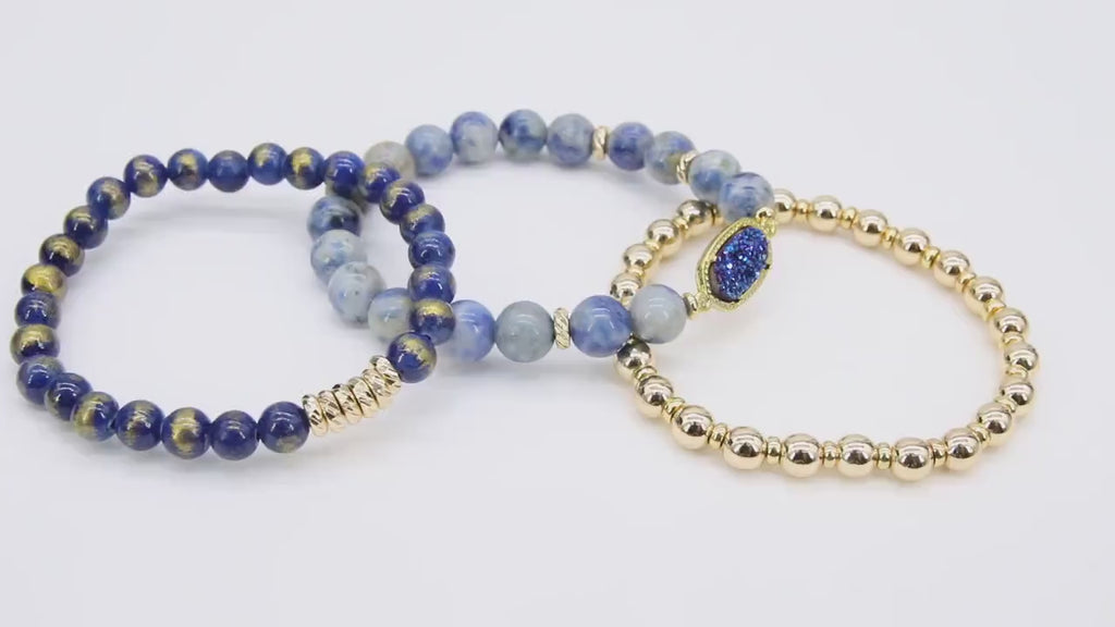 Blue Druzy Beaded Bracelet, 6 mm Navy Druzy Gold Stretchy Bracelet, Rondelle Heishi Gold Charm Bracelet